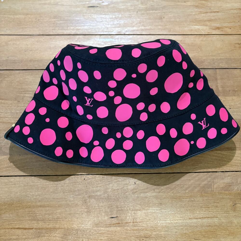 NWT Louis Vuitton x Yayoi Kusama Reversible Infinity Dot Bucket Hat BLK Fuchsia